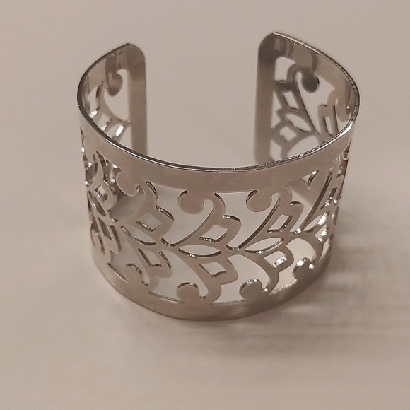 🇨🇦3 For $20🇨🇦Silver tone Cuff Bracelet - Picture 1 of 2